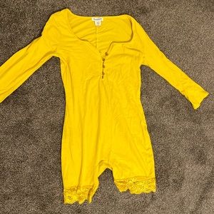 This cute romper is from baddieville! In a size large.